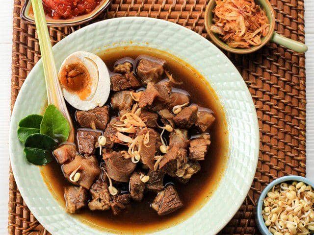 ilustrasi nasi brongkos (vecteezy.com/Ika Rahma)