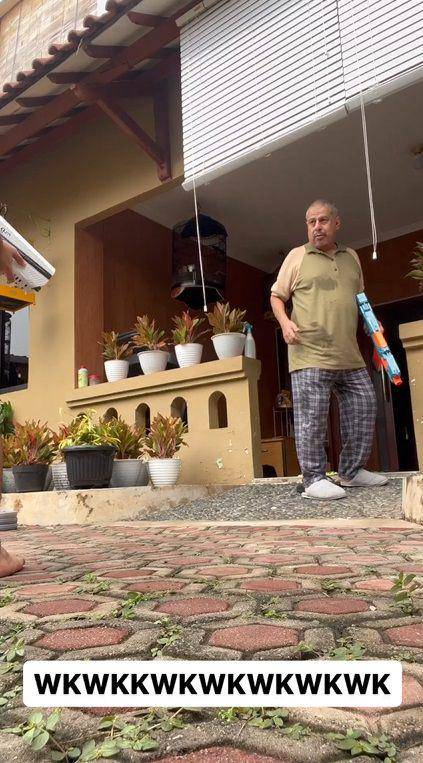 potret keluarga Fadil Jaidi main tembak-tembakan (instagram.com/fadiljaidi)