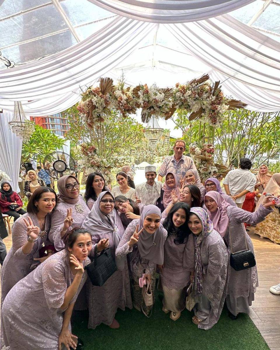 Pernikahan Yusuf Averroes, adik Shireen dan Zaskia Sungkar. (Instagram.com/saraminti)