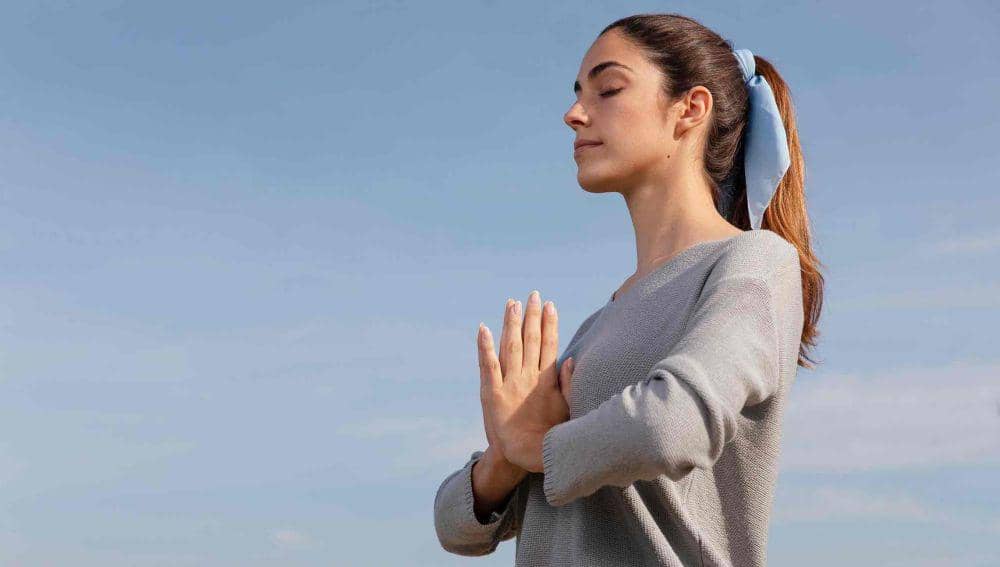 Illustrasi meditasi untuk kesehatan jiwa. (Freepik.com)