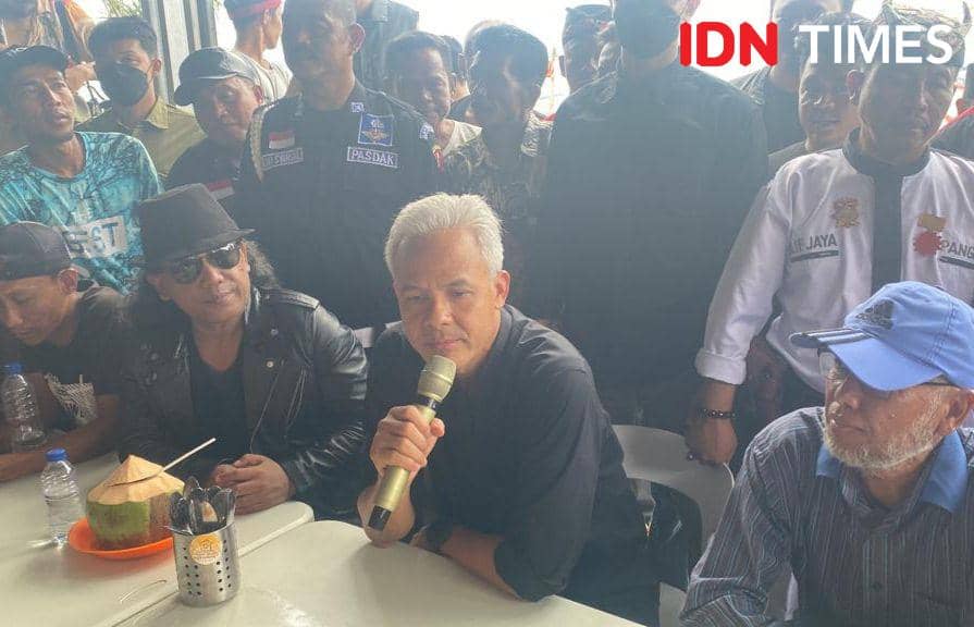 Kunjungan Bacapres Ganjar Pranowo di TPI Lempasing, Kota Bandar Lampung, Rabu (25/10/2023). (IDN Times/Tama Yudha Wiguna).