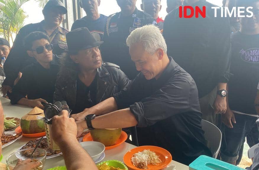 Kunjungan Bacapres Ganjar Pranowo di TPI Lempasing, Kota Bandar Lampung, Rabu (25/10/2023). (IDN Times/Tama Yudha Wiguna).