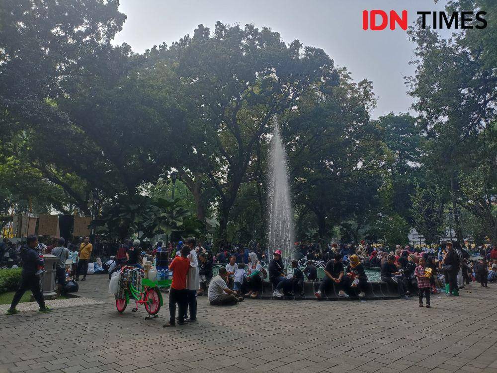 Suasana Taman Suropati yang dipadati massa pendukung Prabowo-Gibran (IDN Times/Lia Hutasoit)
