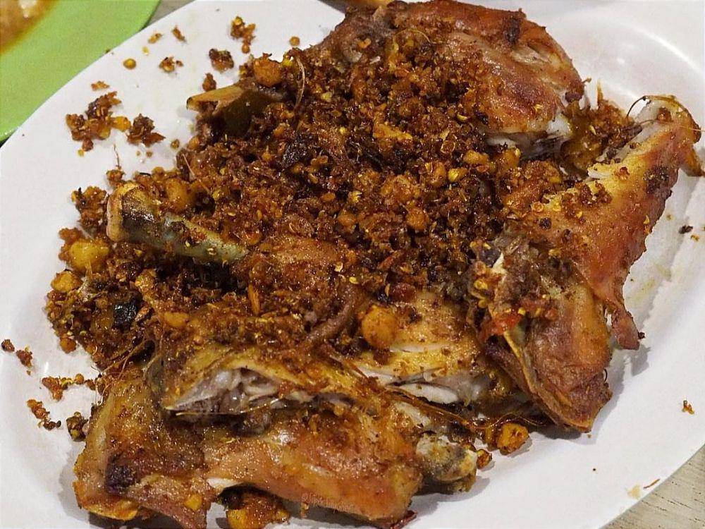 Ayam Goreng Buni (instagram.com/supersillychef)