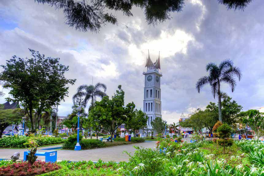 Jam Gadang Bukittinggi (commons.wikimedia.org/Ikhvan)
