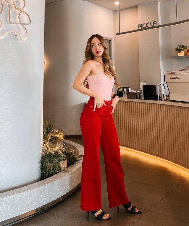 Valerie Taniaty (instagram.com/valeriedewiofficial)