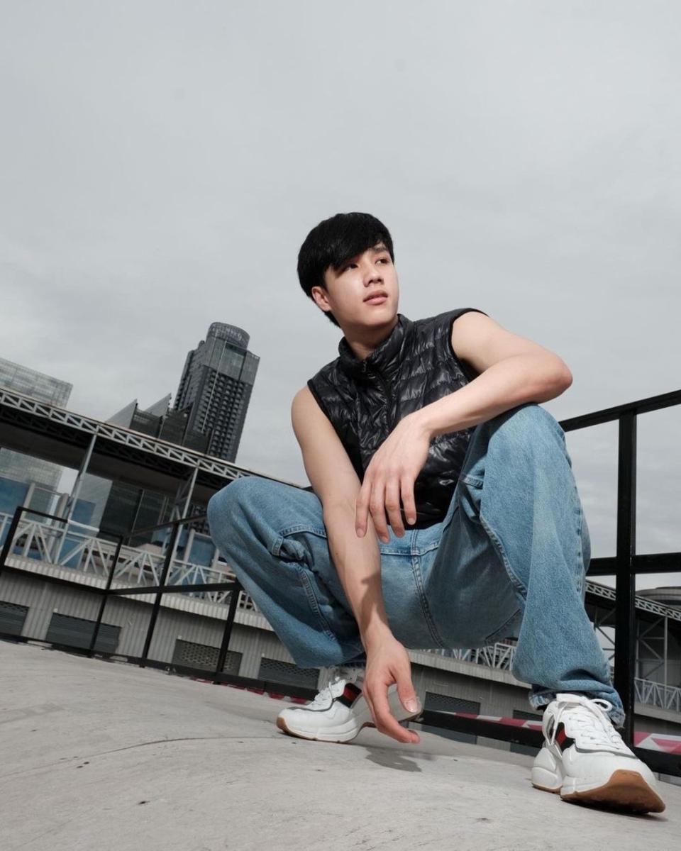 7 Ide Outfit Cowok Mamba ala Neo Trai, Aura Cool Terpancar