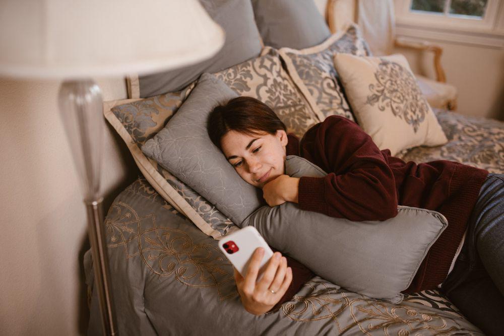 5 Tips Atasi Stres Akibat Menggunakan Dating Apps, Tetapkan Batasan!