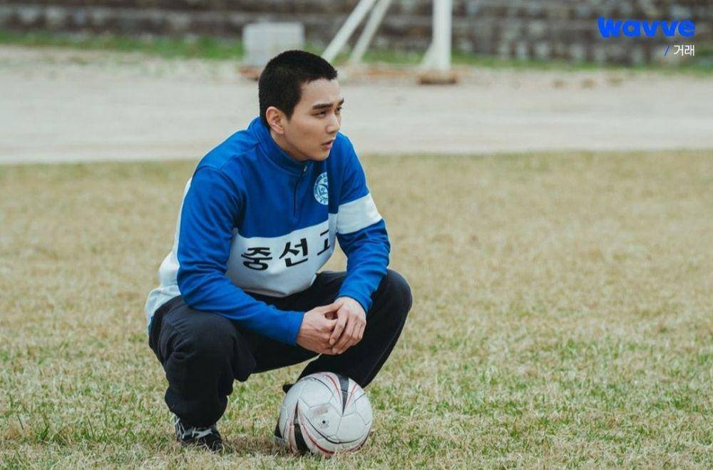 Yoo Seung Ho di drakor The Deal (instagram.com/wavve.official)