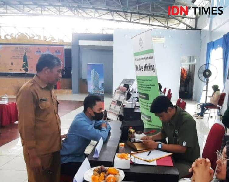 Salah satu pencaker PPU mengadu nasib di Job Fair tahun 2023 (IDN Times/Ervan)