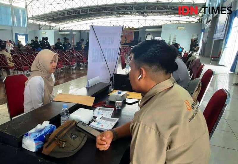 Salah satu pencaker PPU mengadu nasib di Job Fair tahun 2023 (IDN Times/Ervan)