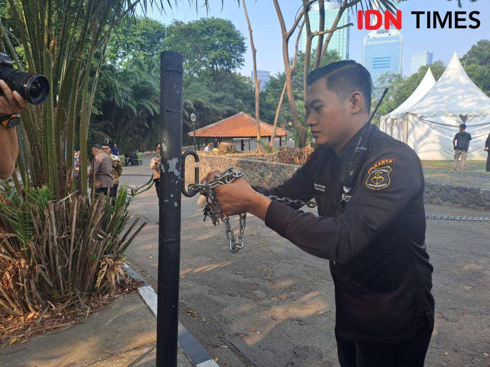 PT Indobuildco milik Ponjto Sutowo bongkar portal Hotel Sultan. (IDN Times/Triyan)