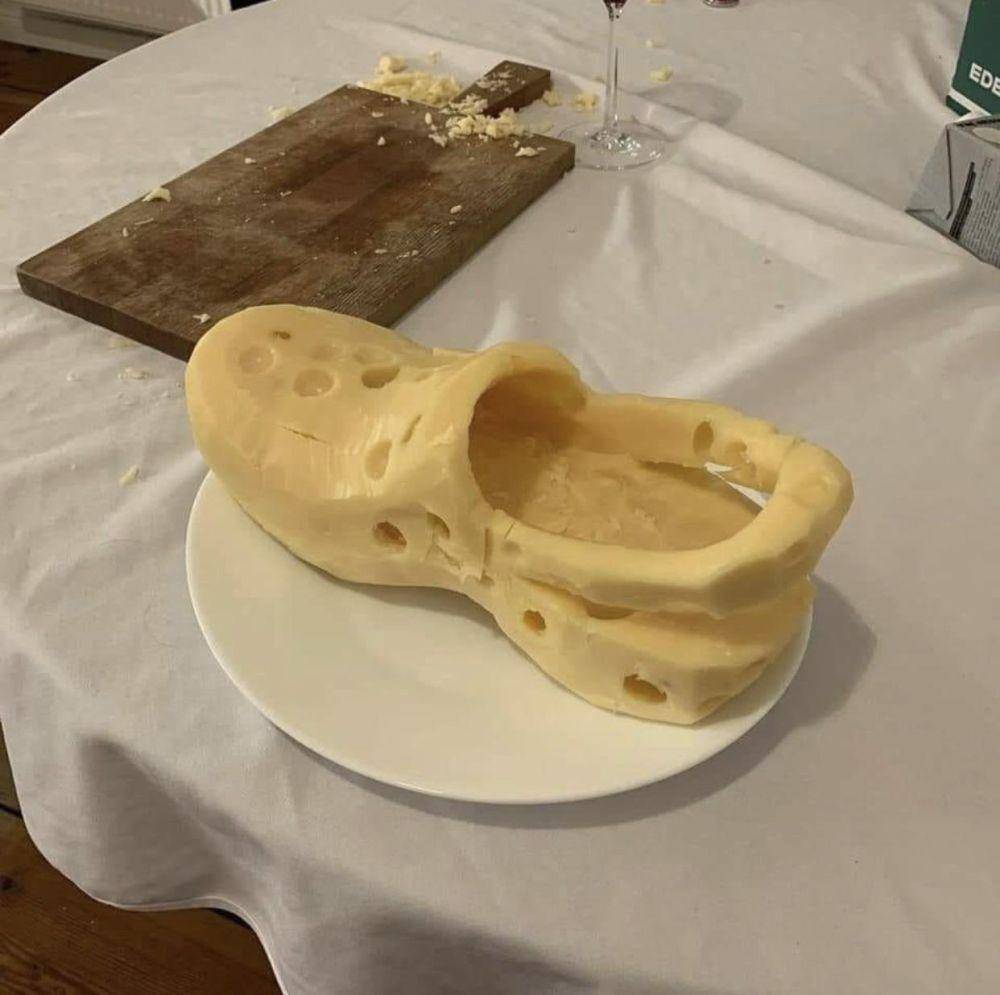 potret desain Crocs mencolok mata (reddit.com/user/AbhinavGudavalli)