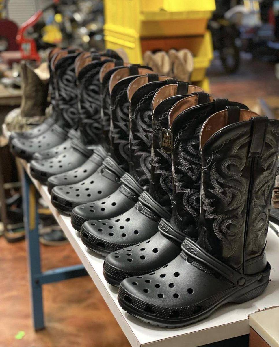potret desain Crocs mencolok mata (reddit.com/user/VanillaWax)