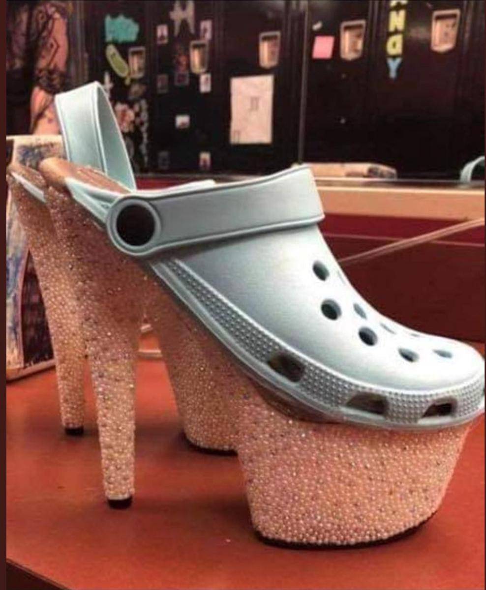 potret desain Crocs mencolok mata (reddit.com/user/Pistache2)