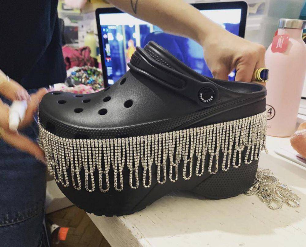 potret desain Crocs mencolok mata (reddit.com/user/GalacticNugz)