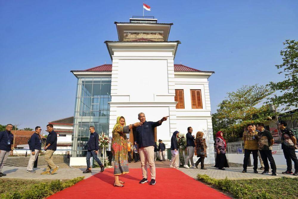 Walikota Semarang bersama PT PGN Tbk selaku Subholding Gas Pertamina meresmikan pemugaran cagar budaya Menara Syahbandar, Kamis (26/10). (dok. PGN)
