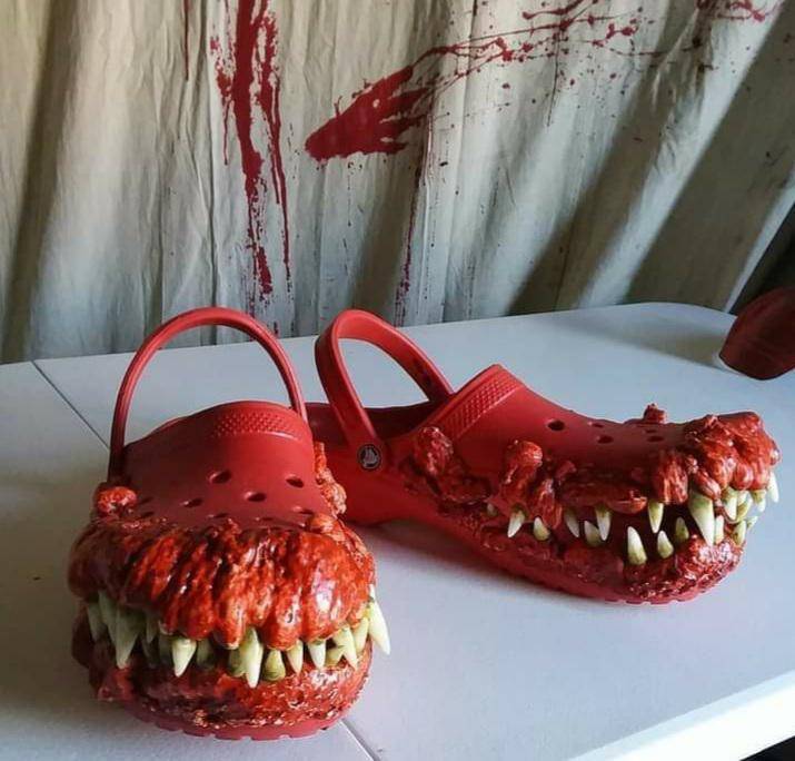 potret desain Crocs mencolok mata (reddit.com/user/Browndog888)
