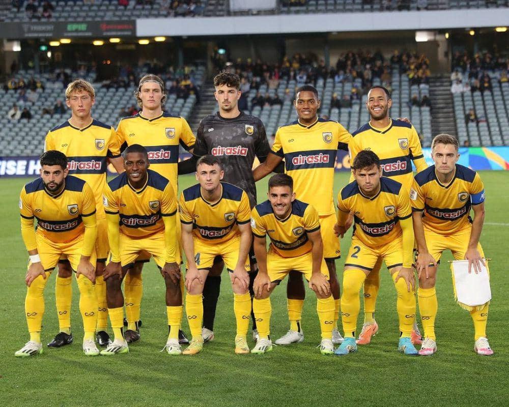 Jacob Farrel (berdiri paling kiri) dan Marco Tulio (berdiri paling kanan) . (Instagram.com/ccmariners)