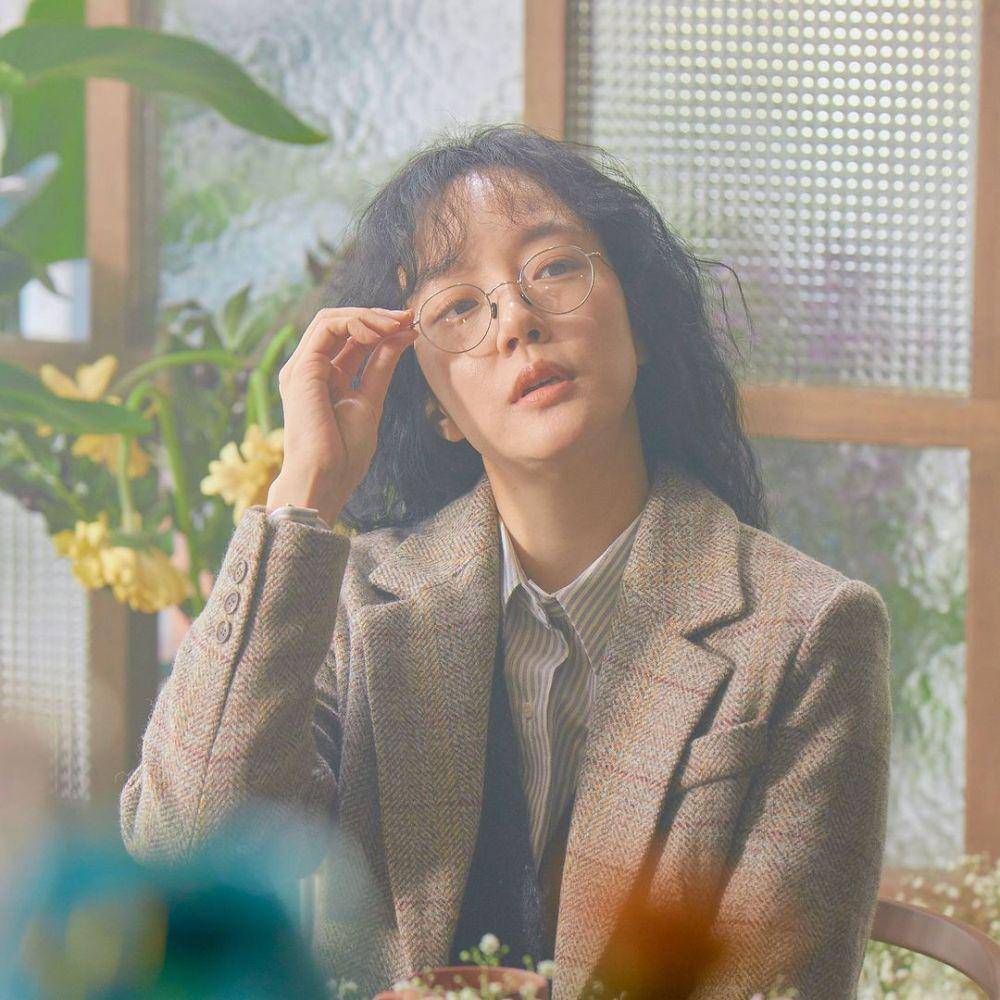 still cut film Single In Seoul (instagram.com/lotteent.movie)