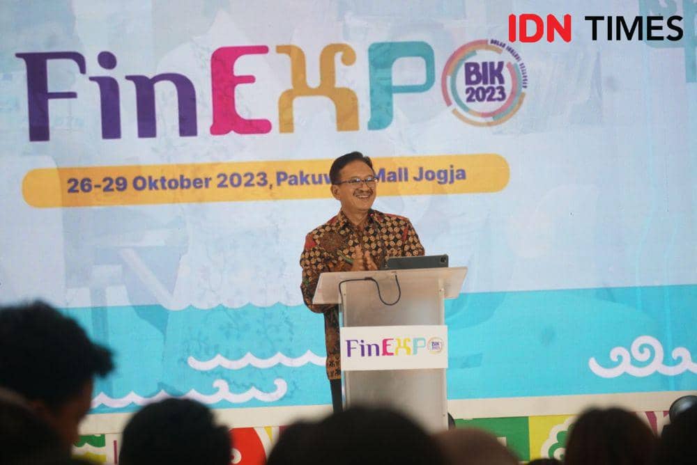 Kepala Departemen Literasi, Inklusi Keuangan dan Komunikasi Otoritas Jasa Keuangan (OJK), Aman Santosa. (IDN Times/Herlambang Jati Kusumo)