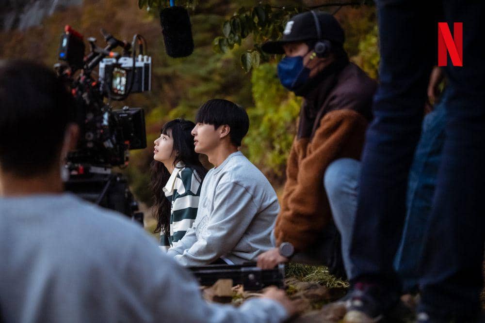 potret behind the scene drakor Doona! (Instagram.com/netflixkr)