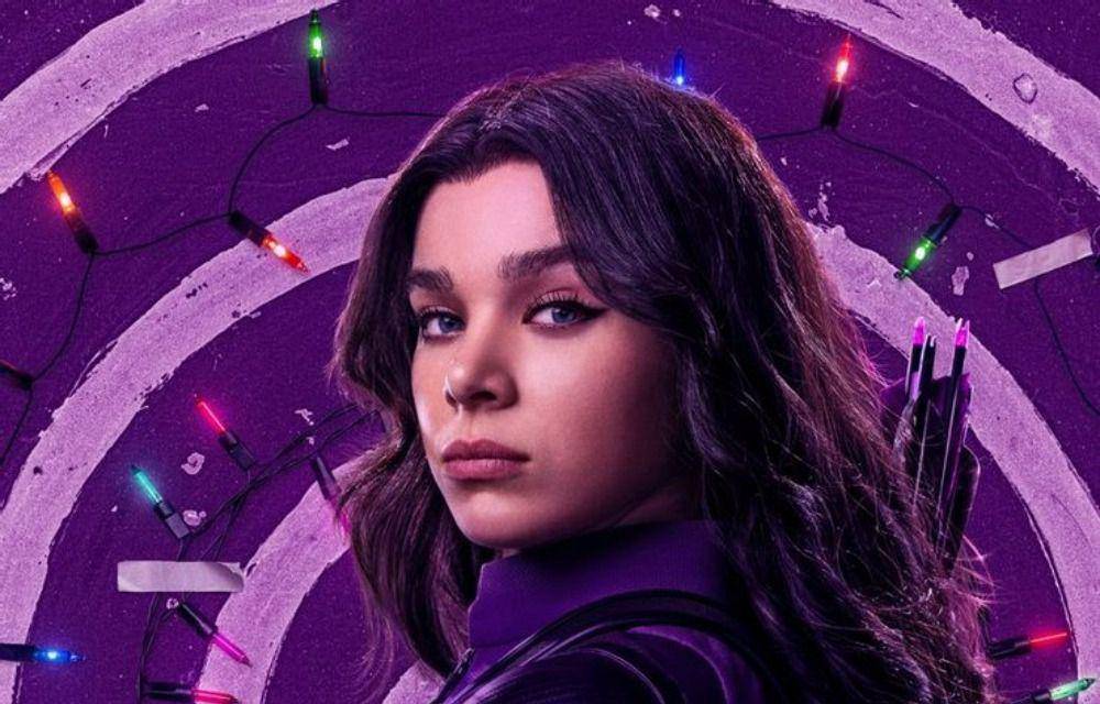 Hailee Steinfeld dalam poster serial Hawkeye (dok. Marvel Studios/Hawkeye)