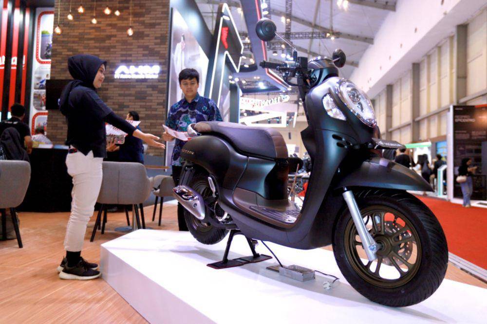 Honda Scoopy warna baru (AHM)