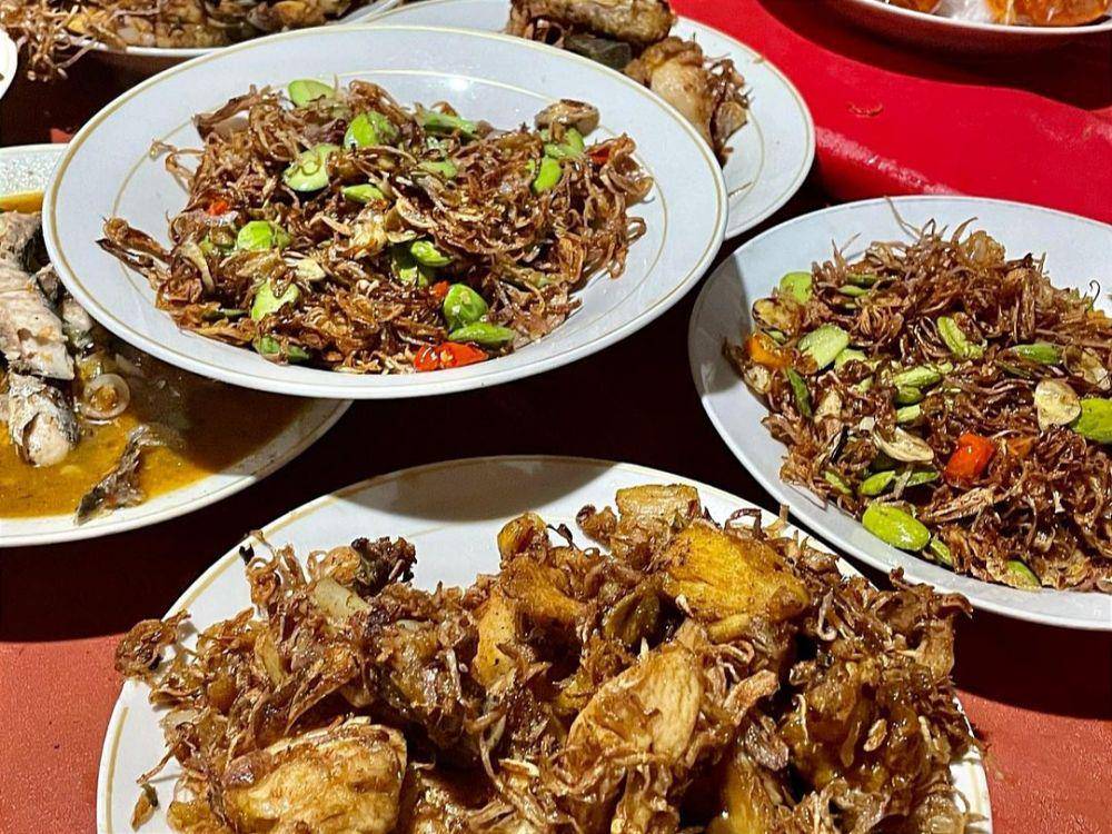 menu di Nasi Goreng dan Lalapan Babeh (instagram.com/tigakalimakan)