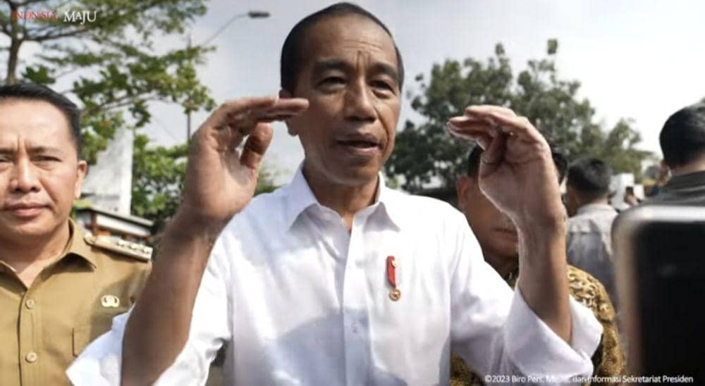 Pantau Pasar Sekip Palembang, Jokowi Cari Solusi Turunkan Harga Cabai
