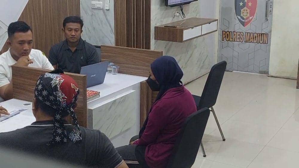 AP (17) korban pelecehan seksual oleh ayah paman dan kakeknya saat melapor ke Polres Madiun/ IDN Times/ Istimewa