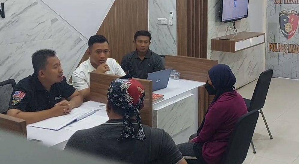 AP (17) korban pelecehan seksual oleh ayah paman dan kakeknya saat melapor ke Polres Madiun/ IDN Times/ Istimewa