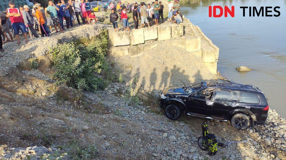 Pajero Terjun Bebas ke Sungai di Langkat, 1 Orang Tewas