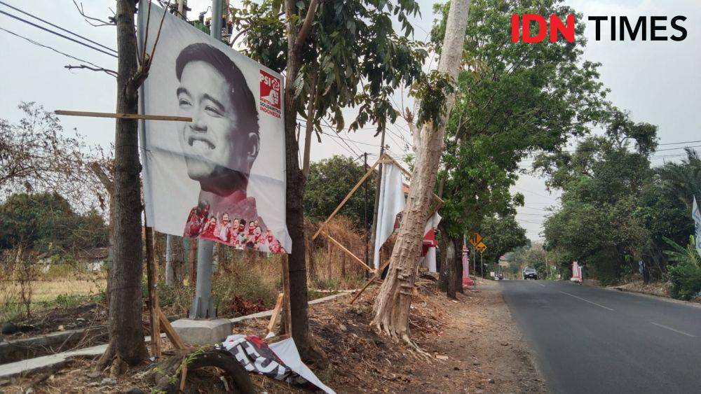 Inin Nastain IDN Times/ Salah satu baligo Kaesang yang rusak