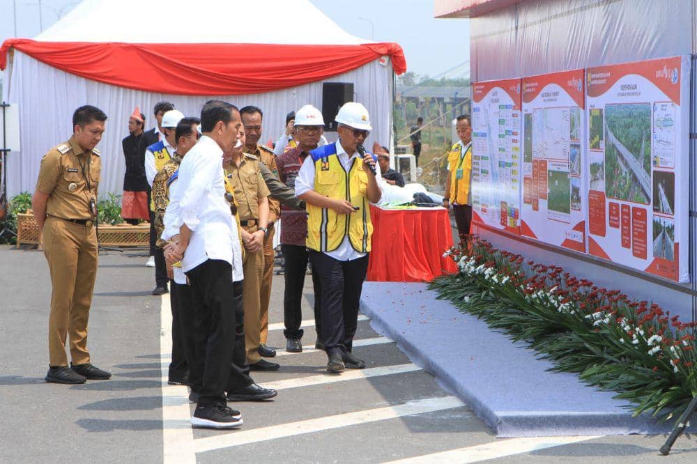 Presiden Jokowi saat meninjau peresmian tol Indra-Prabu (Dok: istimewa)