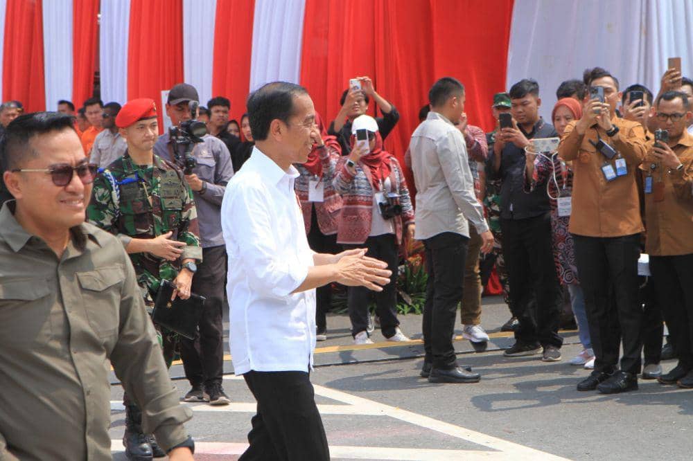 Jokowi Sebut Pembangunan Infrastruktur Jalan Tertinggal dari Tiongkok