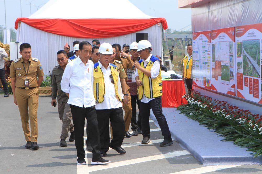 Presiden Jokowi saat meninjau peresmian tol Indra-Prabu (Dok: istimewa)