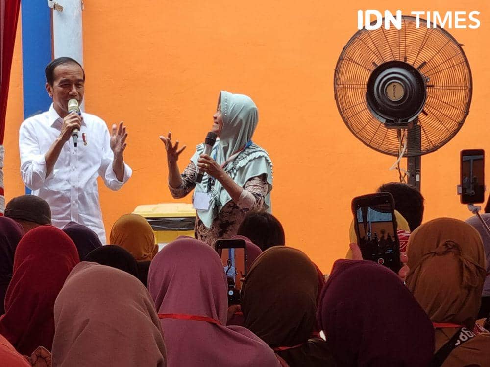 Presiden Jokowi dalam kunjungan kerja di Palembang (IDN Times/Rangga Erfizal)
