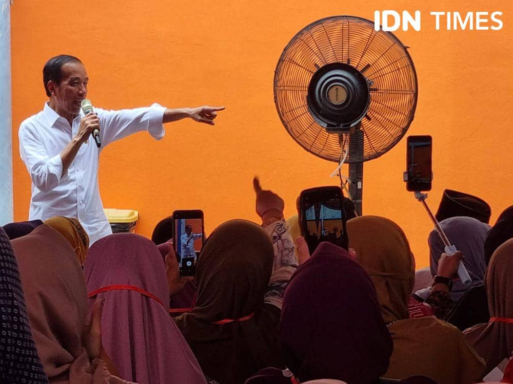 Presiden Jokowi dalam kunjungan kerja di Palembang (IDN Times/Rangga Erfizal)
