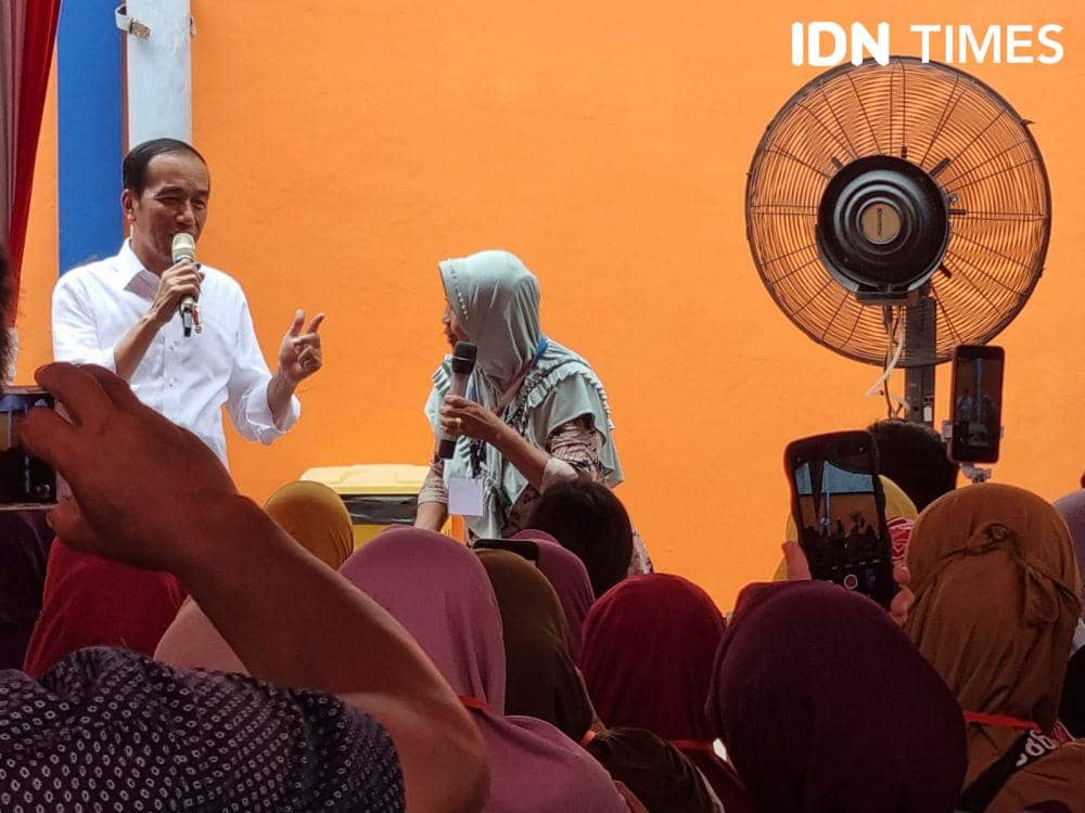 Presiden Jokowi dalam kunjungan kerja di Palembang (IDN Times/Rangga Erfizal)