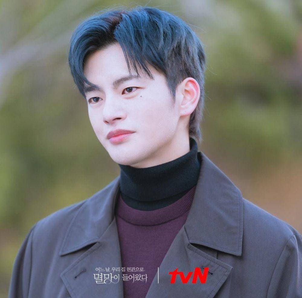 Seo In Guk di drama Doom at Your Service (instagram.com/tvn_drama)