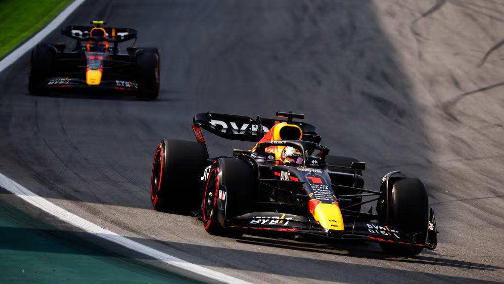 Max Verstappen dan Sergio Perez saat main race GP Brasil 2022. (formula1.com)