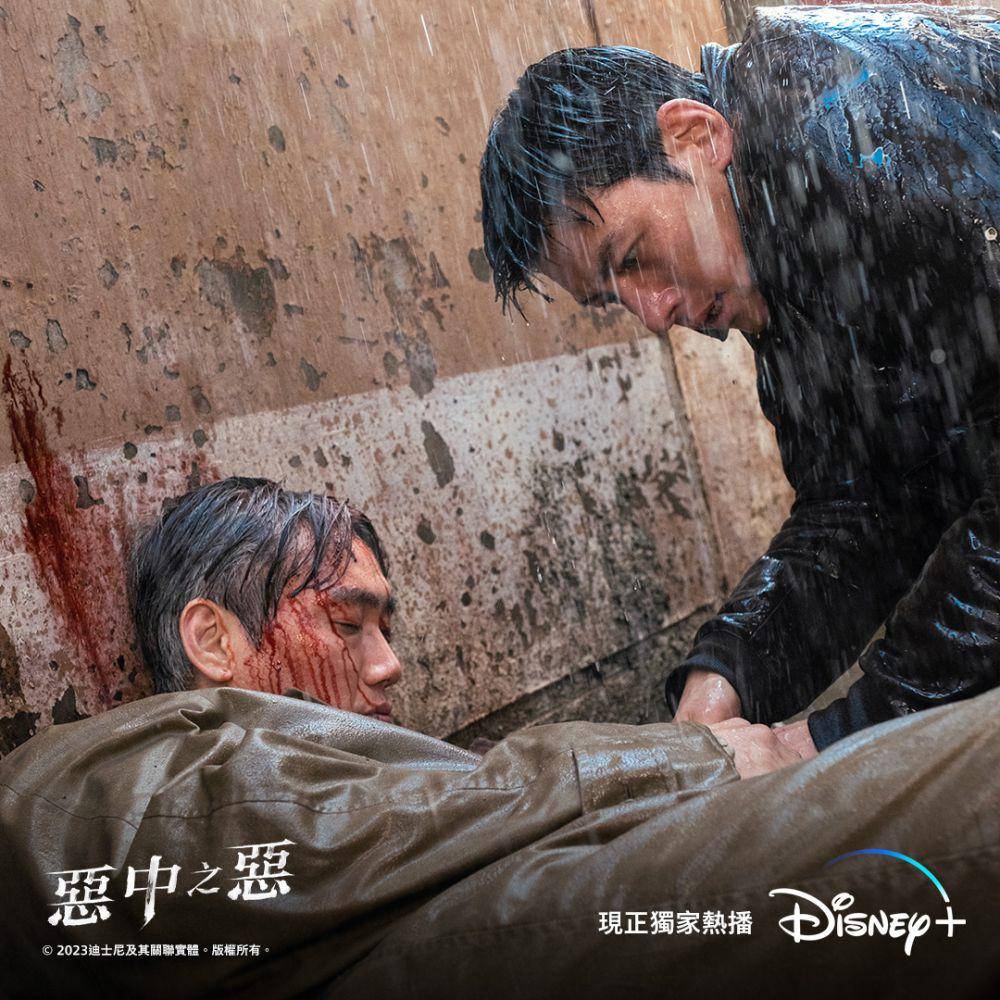 Park Jun Mo (Ji Chang Wook) dan Detektif Cheon (Sung Il) di drakor The Worst of Evil (Dok. Disney+ Hotstar/The Worst of Evil)