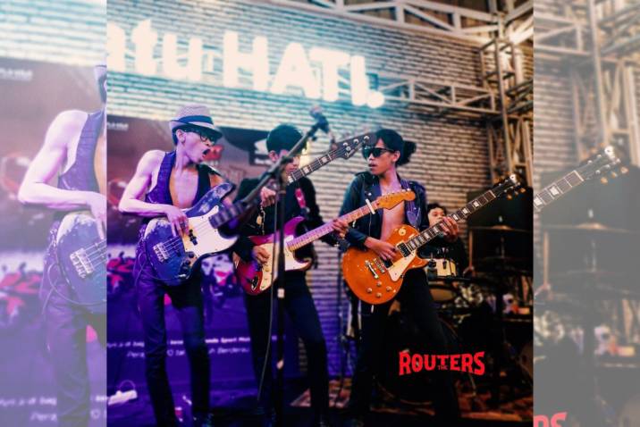 Penampilan grup musik rock n' roll asal Makassar, The Routers, di Sunhey Space Parepare dalam rangkaian "Riuh Berderau - The Tour Legacy" pada 14 Oktober 2023. (Instagram.com/therouters_)