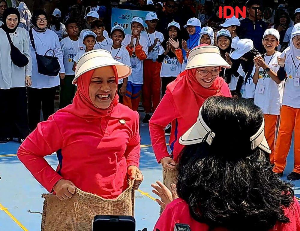 Lestarikan Permainan Tradisional, Iriana Jajal Balap Karung