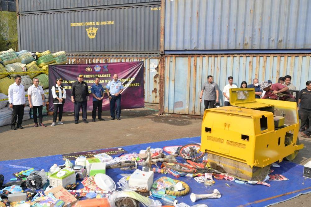 3 Menteri Jokowi Musnahkan Barang Impor Ilegal Senilai Rp50 Miliar
