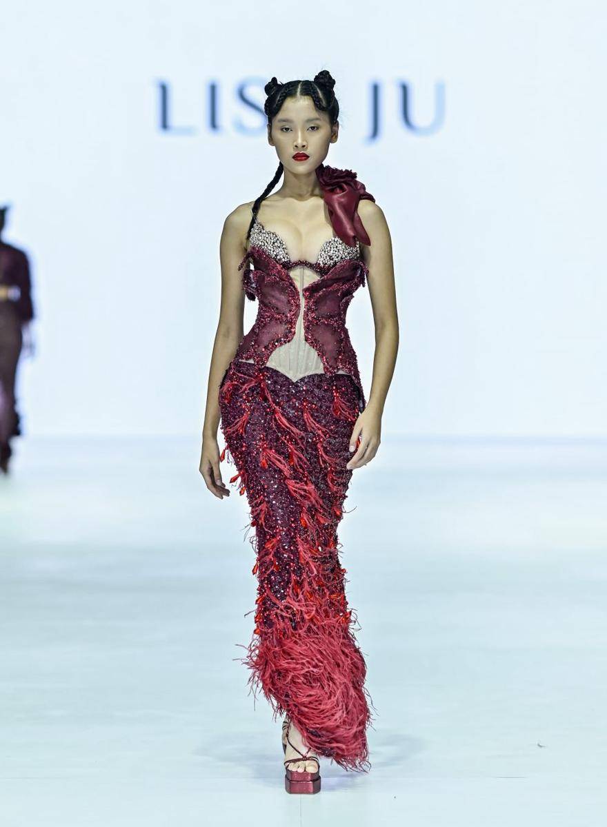 Koleksi Lisa Ju di Jakarta Fashion Week 2024. 23 Oktober 2023 (dok. Lisa Ju)