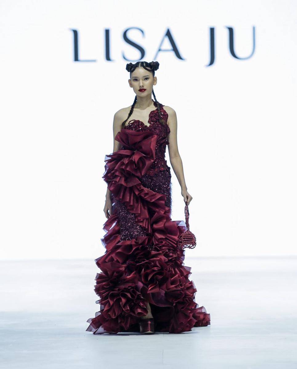 Koleksi Lisa Ju di Jakarta Fashion Week 2024. 23 Oktober 2023 (dok. Lisa Ju)