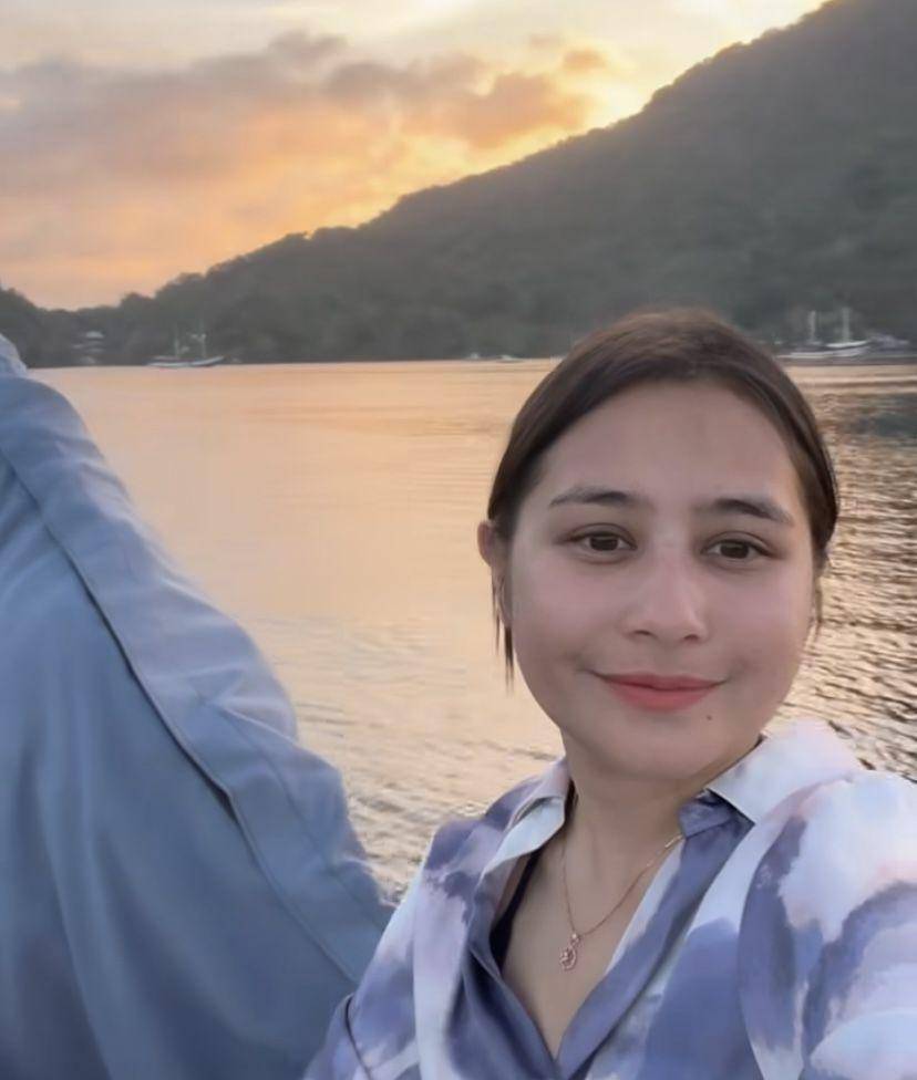 Prilly Latuconsina (instagram.com/prillylatuconsina96)