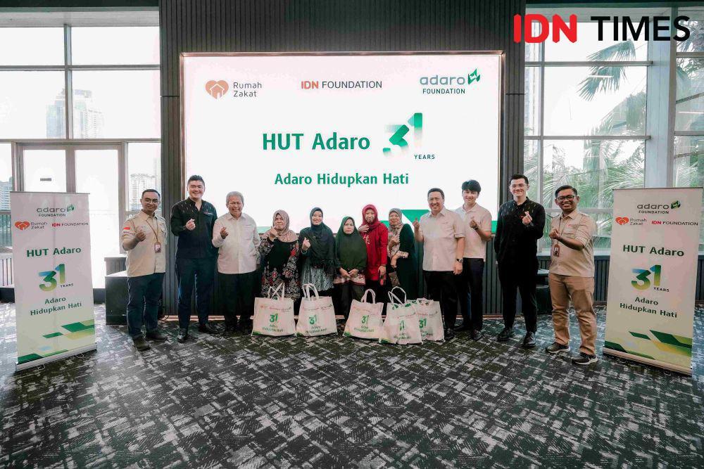 Adaro dan IDN Media Kolaborasi Bagikan 2.000 Paket Sembako ke Warga